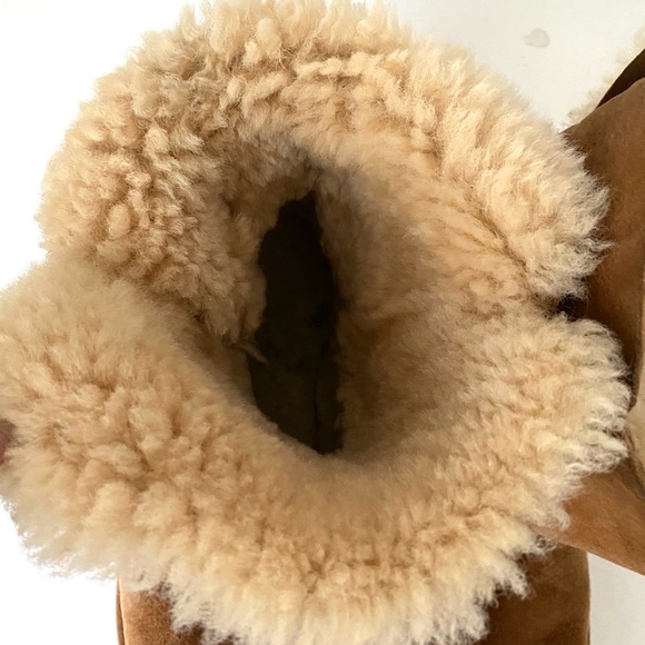 UGG Women's Bailey Button II boots chestnut color - Picture 9 of 12